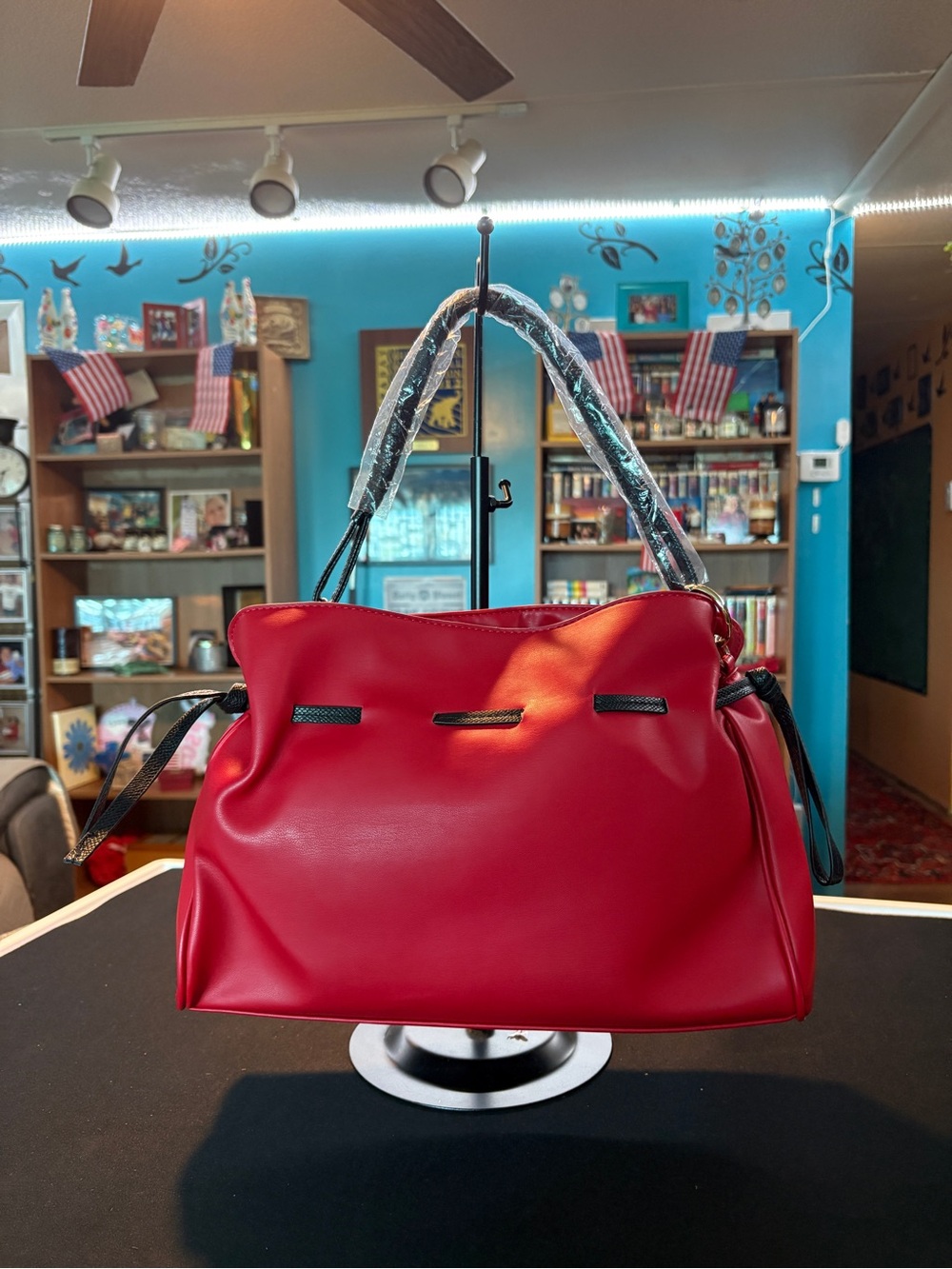 Badgley Mischka Red Shoulder Bag - Picture 2 of 6